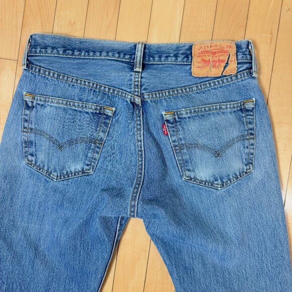 LEVI'S Classic Vintage 501 Jeans waist 32 x length 34 Medium blue color - Picture 4 of 11
